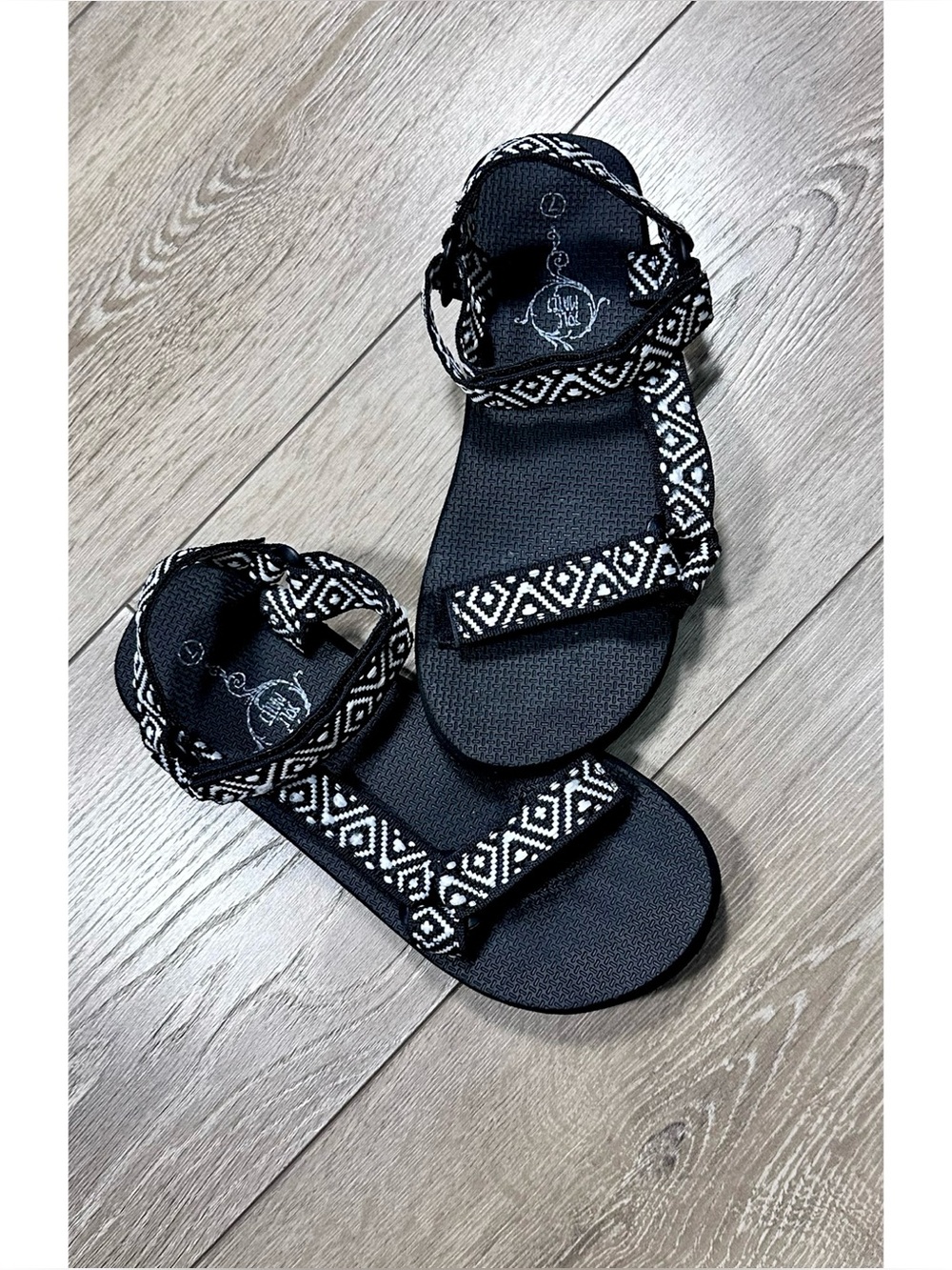 Sole Mates River Azteca Strappy Geometric Sandals *Read*